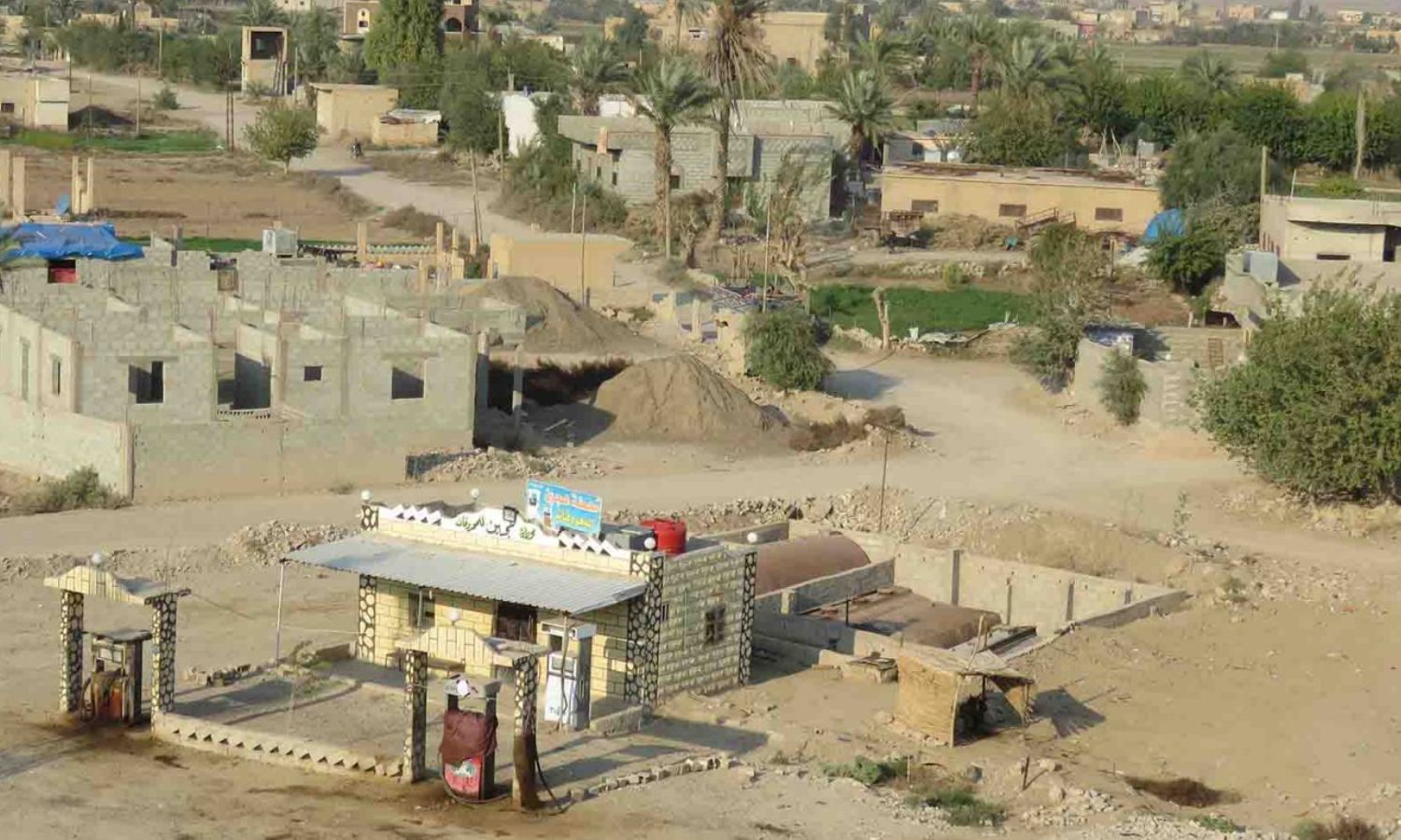 A gas station in the city of Hajin in the eastern countryside of Deir Ezzor (North Press Agency)