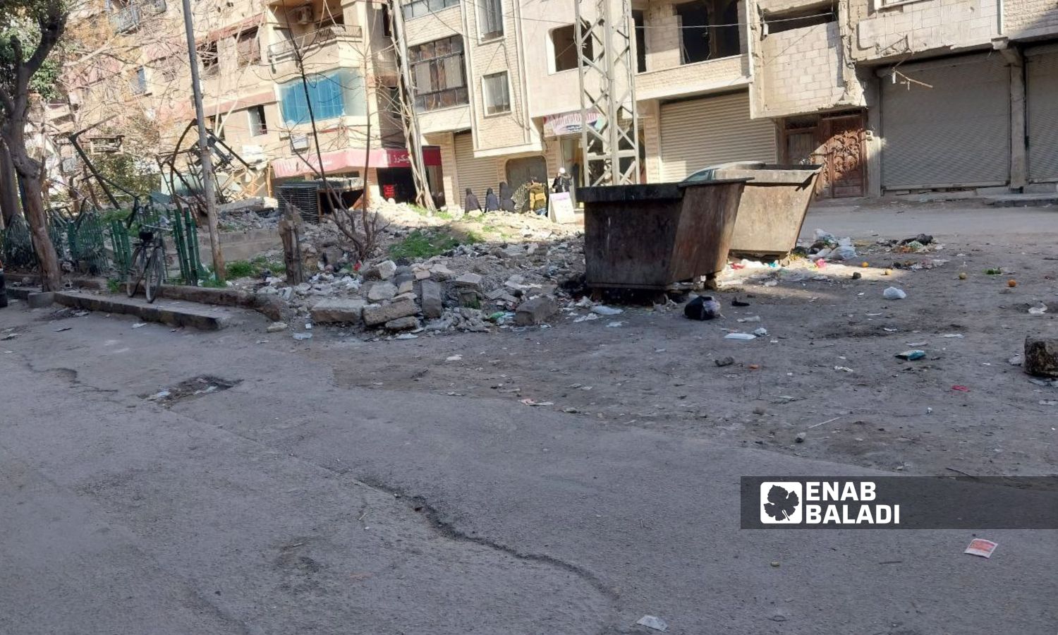 A dumpster in a street in Douma city - January 22, 2024 (Enab Baladi/Sarah al-Ahmad)
