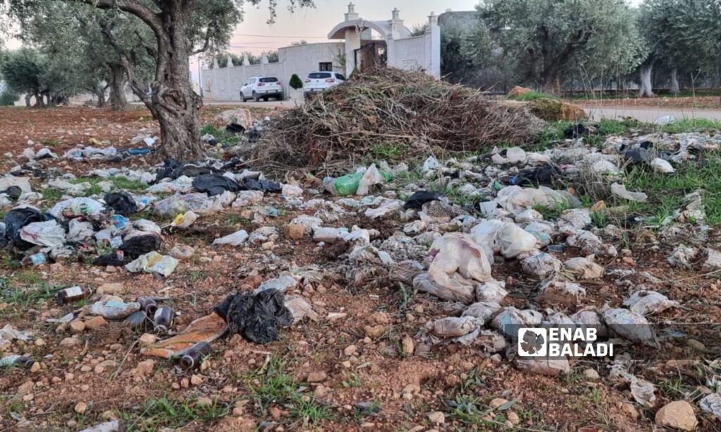 Accumulated garbage in front of houses in the city of Idlib, northern Syria - December 24, 2023 (Enab Baladi/Anas al-Khouli)