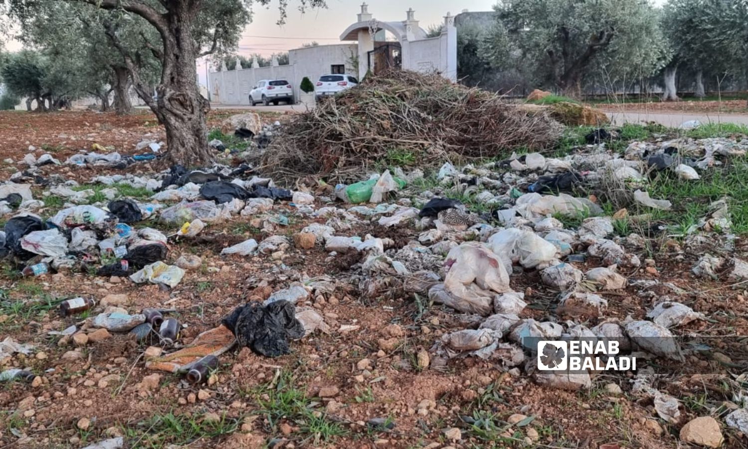 Accumulated garbage in front of houses in the city of Idlib, northern Syria - December 24, 2023 (Enab Baladi/Anas al-Khouli)