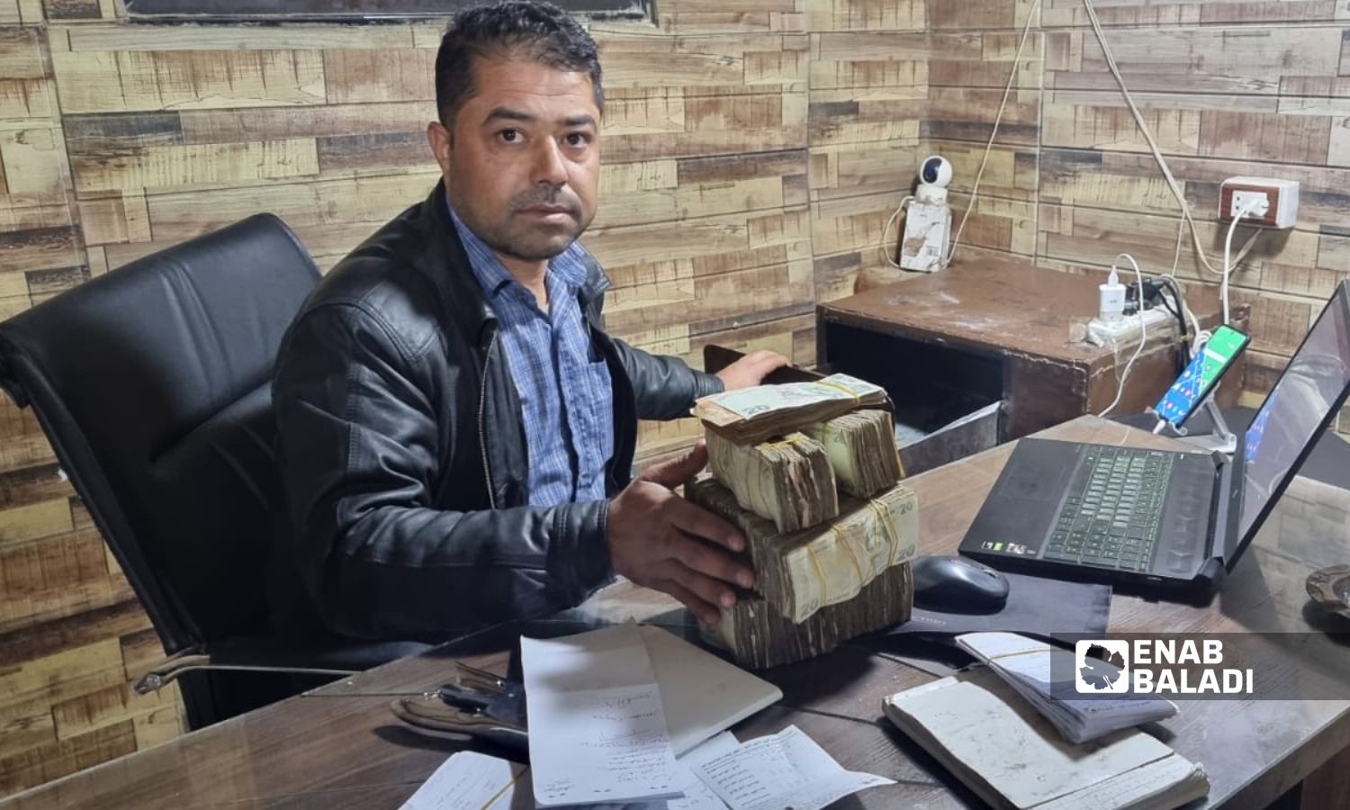 Turkish 20-lira notes piled up with a merchant in Idlib - January 19, 2024 (Enab Baladi/Anas al-khouli)
