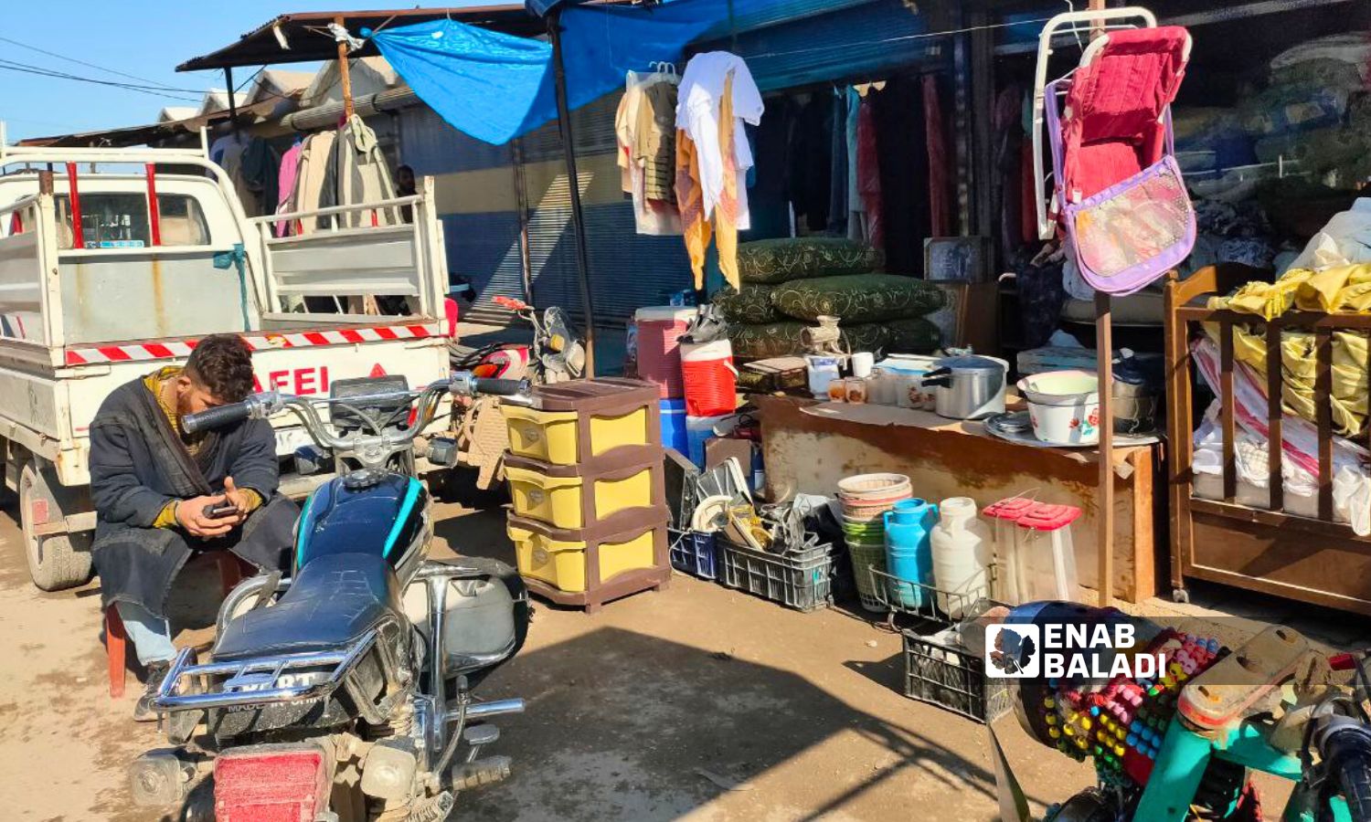 Vendors in the "Thieves Market" display their goods at low prices as they are used and sometimes damaged, requiring repair - January 25, 2024 (Enab Baladi/ Majd al-Salem)
