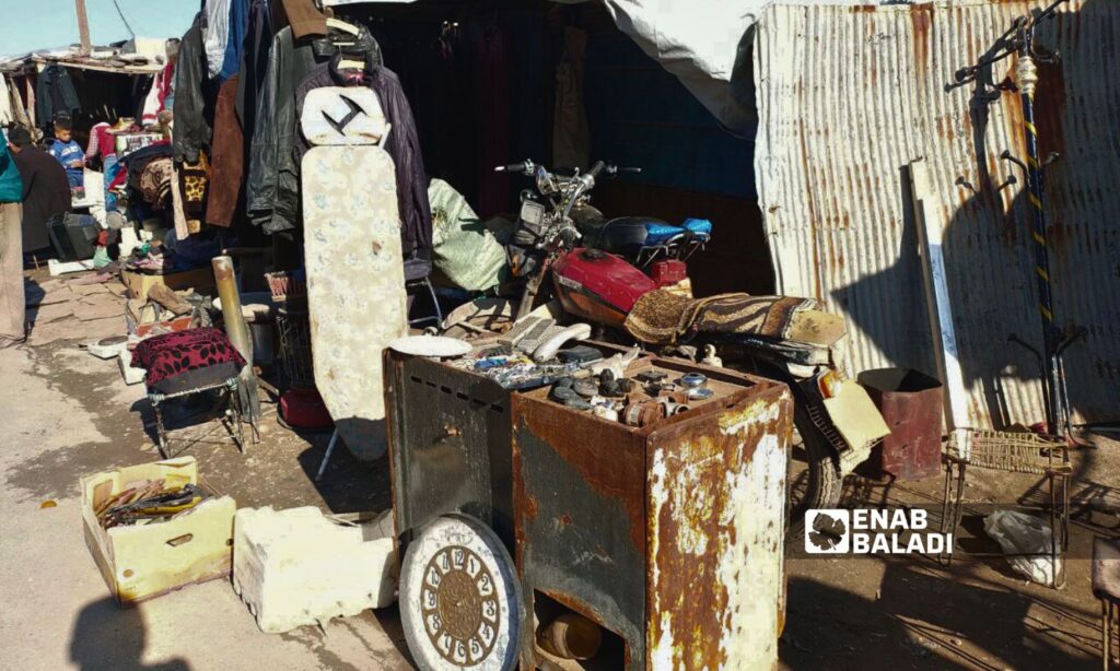 Vendors in the "Thieves Market" display their goods at low prices as they are used and sometimes damaged, requiring repair - January 25, 2024 (Enab Baladi/ Majd al-Salem)