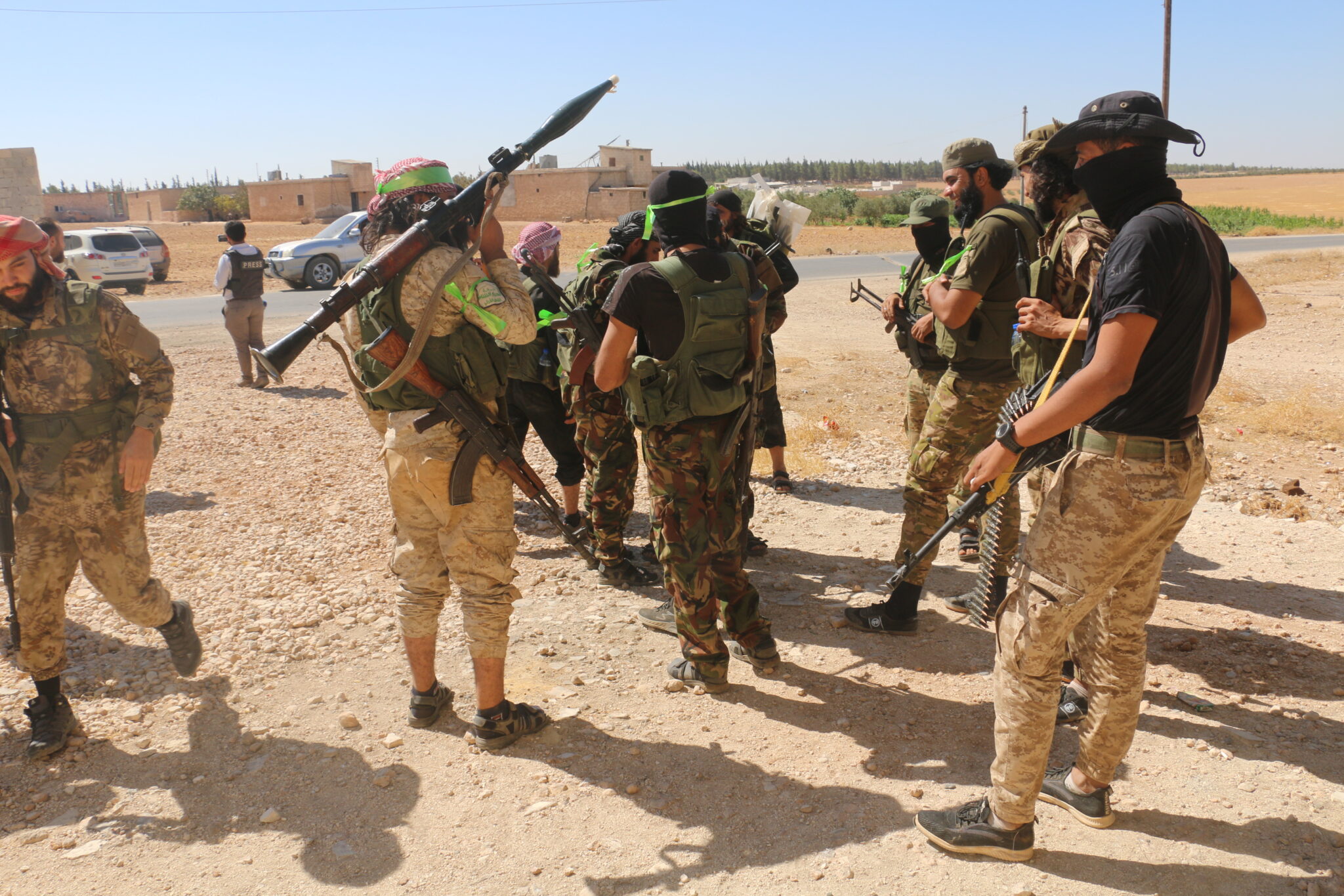 Clan fighters prepare to attack villages in rural Manbij, east of Aleppo, where the Syrian Democratic Forces are in control - September 6, 2023 (Enab Baladi/Dayan Junpaz)