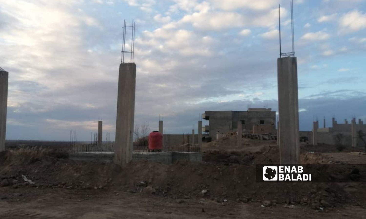A concrete base for one of the towers that SDF is building near al-Sabha town, east of Deir Ezzor - January 18, 2024 (Enab Baladi)