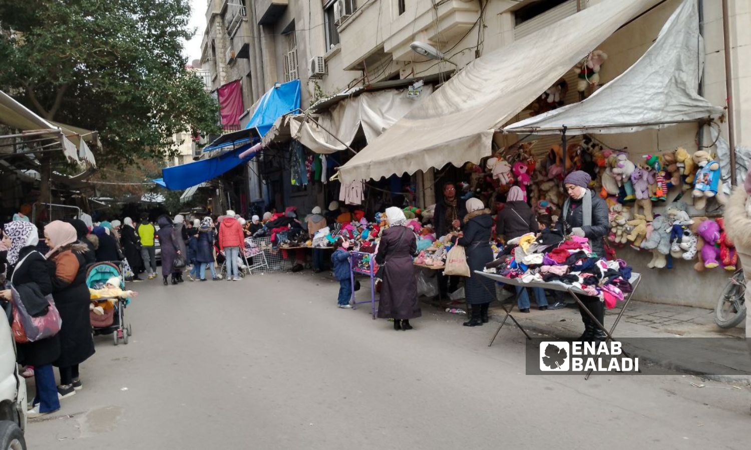 The used clothes market in Al-Itfaiyeh neighborhood in Damascus - February 3, 2024 (Enab Baladi/Sarah al-Ahmad)
