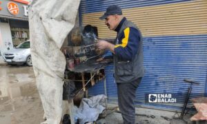 Maintenance of kerosene babur stoves on the streets of Qamishli - January 29, 2024 (Enab Baladi/Majd al-Salem)
