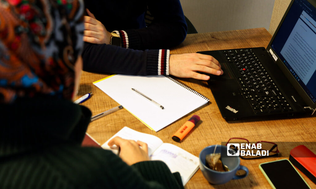 Students study in cafes due to the lack of electricity and the internet at home - January 12 (Enab Baladi)