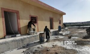 An organization works on maintaining the al-Kashkiya water station in the eastern Deir Ezzor countryside - February 18, 2024 (Enab Baladi)