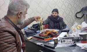 The crafting of Aleppo rosary beads in Idlib - February 10, 2024 (Enab Baladi/Anas al-Khouli)