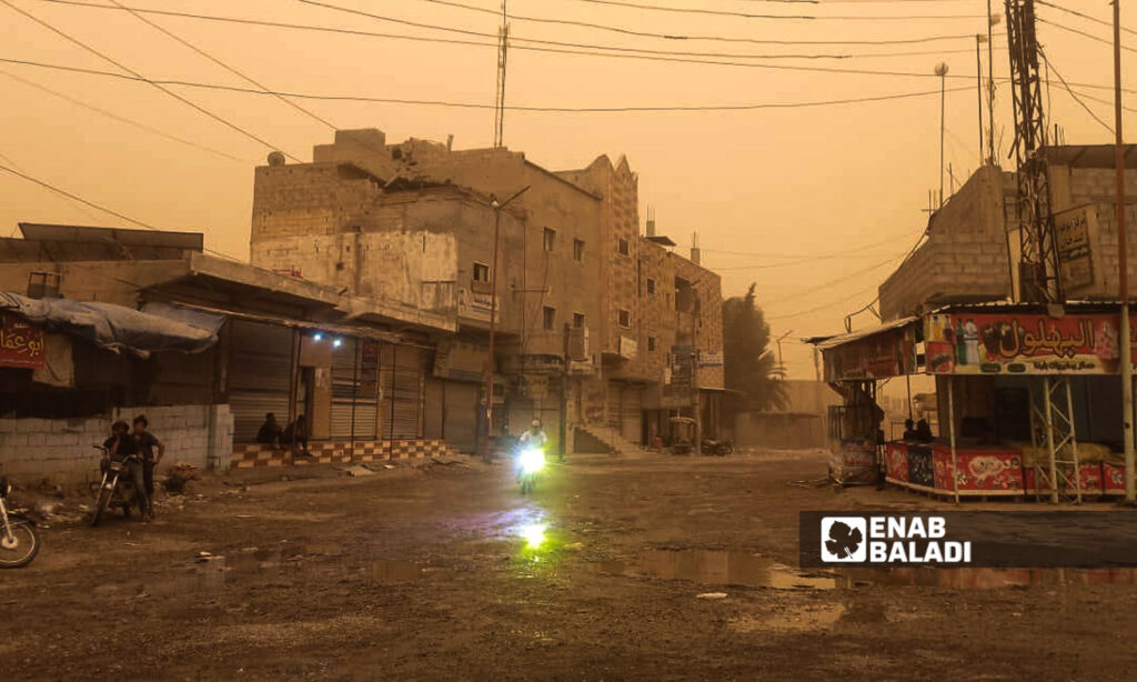 A dust storm hits the town of Abu Hammam in the countryside of Deir Ezzor, eastern Syria - April 29, 2024 (Enab Baladi/Obadah al-Sheikh)