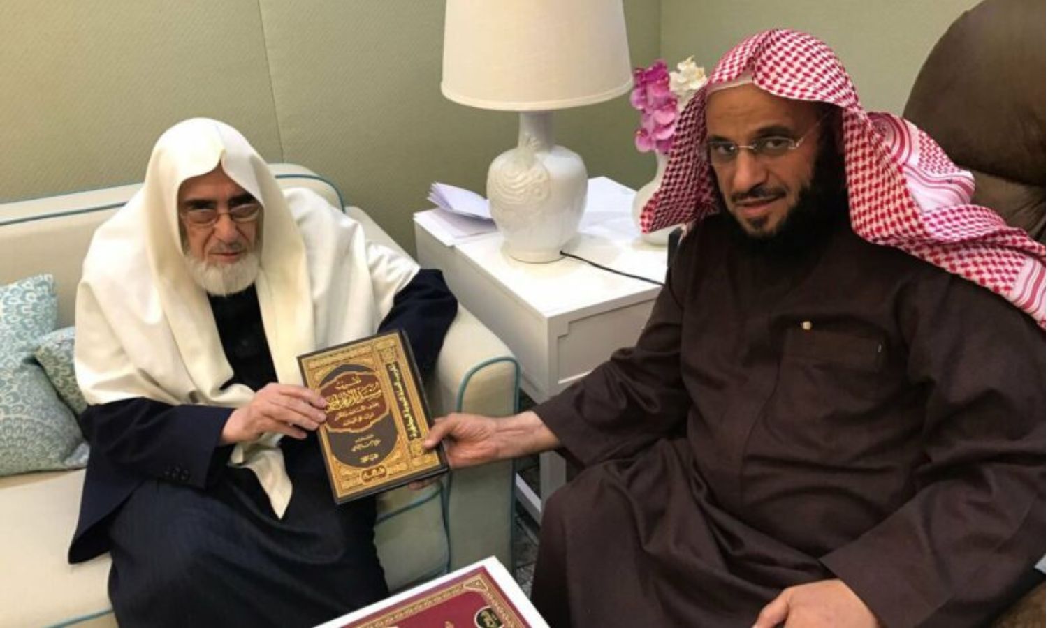 The world-renowned and Syrian Islamic scholar sheikh Saleh al-Shami (on the left) has been detained in Saudi prisons since January 2023 (Internet)