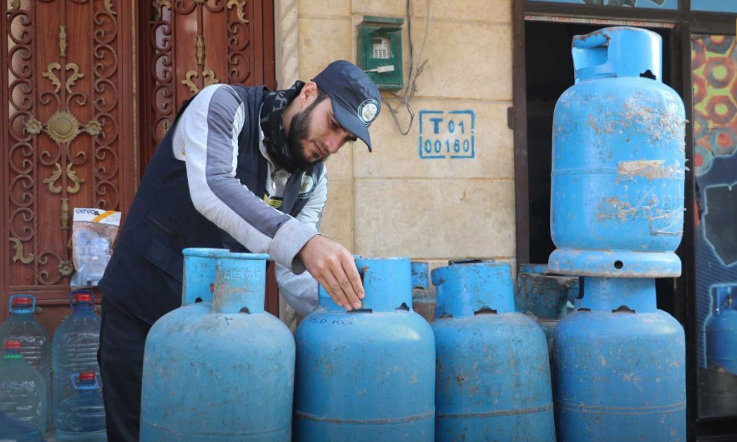 Gas cylinders offered for sale at a shop in northern Idlib - February 21, 2024 (General Directorate of Petroleum Derivatives)