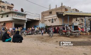 Residents gather in a neighborhood of Qamishli city near a fuel station to obtain kerosene instead of gas - May 17, 2023 (Enab Baladi/Majd al-Salem)