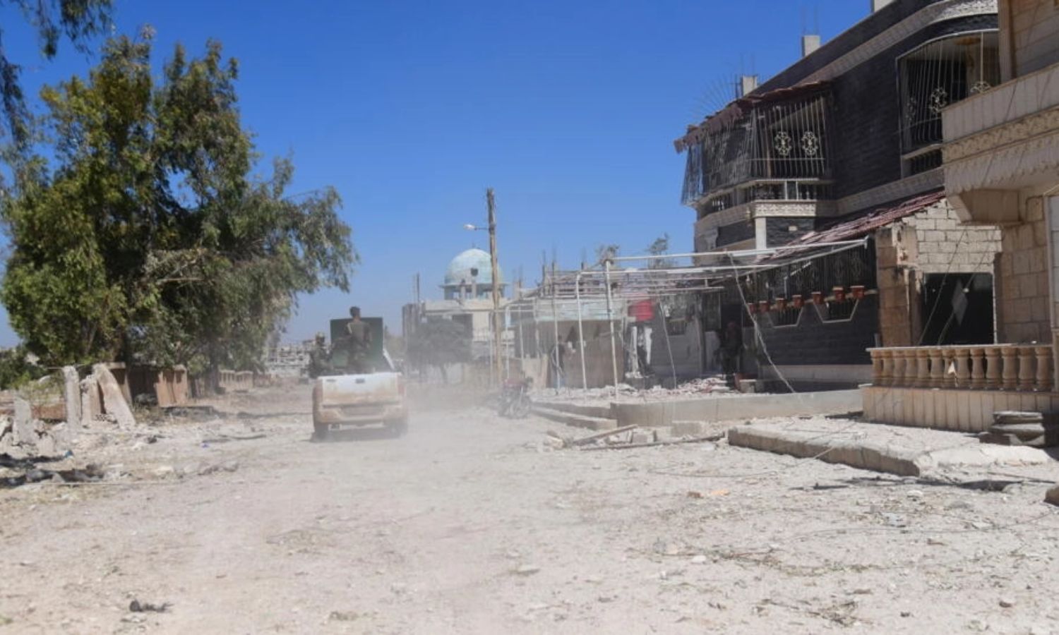 A military group from the Syrian regime forces inside one of the neighborhoods of Daraa al-Balad - September 8, 2021 (Reuters)