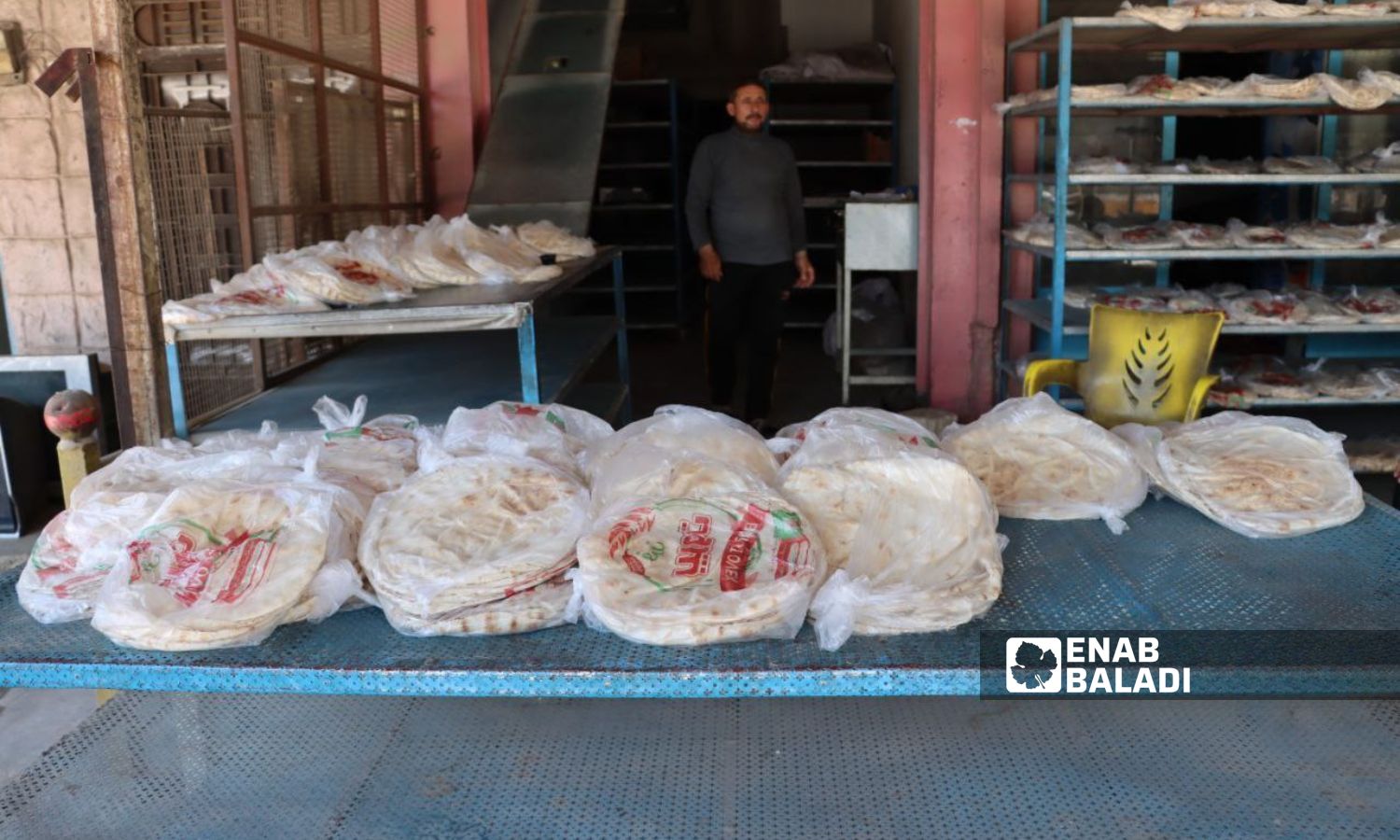 A bakery selling tourist bread in the city of Qamishli, northern al-Hasakah governorate - July 1, 2023 (Enab Baladi/Rita Ahmad)