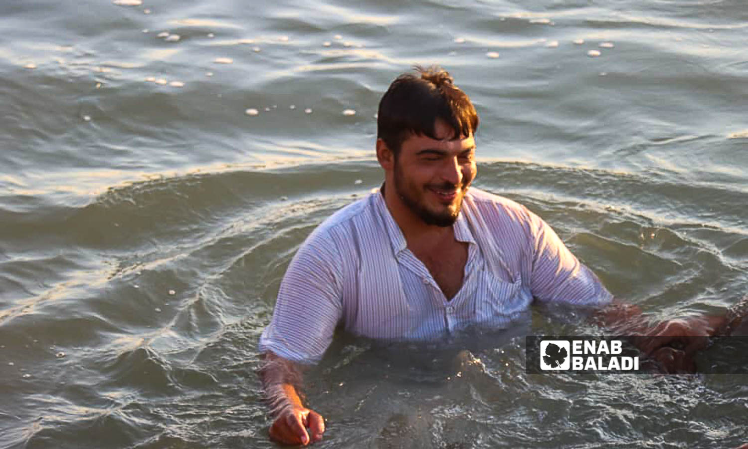 A young man swims in the Euphrates River in the countryside of Deir Ezzor, eastern Syria - July 20, 2024 (Enab Baladi/Obadah al-Sheikh)
