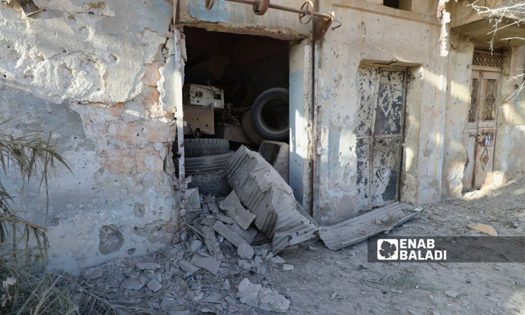 The destruction caused by a bombing by Syrian regime forces targeting residential neighborhoods in the city of Sarmin, eastern Idlib countryside - April 1, 2024 (Enab Baladi/Anas al-Khouli)