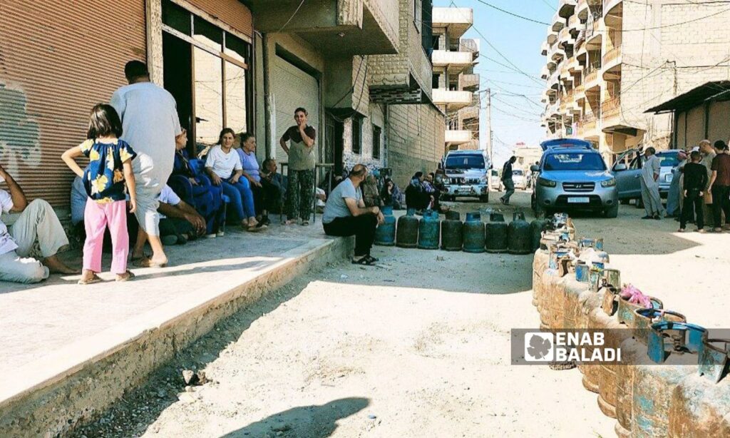 People waiting in a Qamishli neighborhood to register for home gas - June 20, 2024 (Enab Baladi/Majd al-Salem)