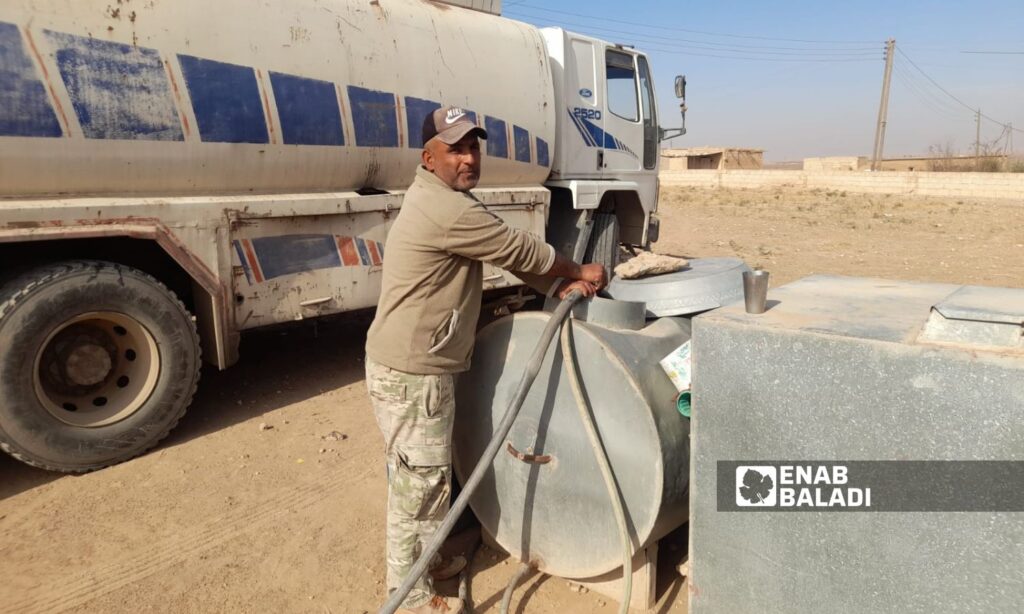 Mobile water tanker in the countryside of Ras al-Ain - August 5, 2024 (Enab Baladi)