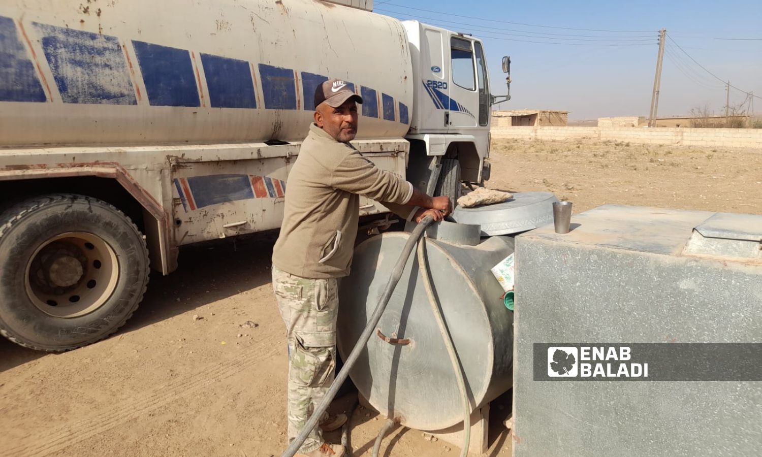 Mobile water tanker in the countryside of Ras al-Ain - August 5, 2024 (Enab Baladi)