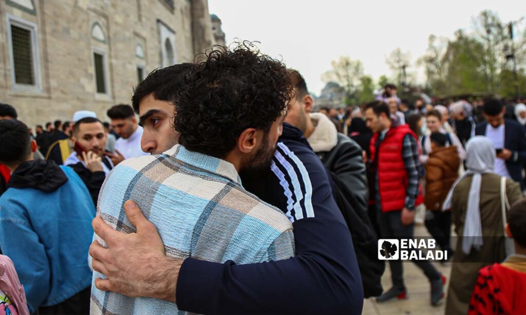 Syrians exchange greetings on the occasion of Eid al-Fitr at the Fatih Mosque in Istanbul – April 21, 2023 (Enab Baladi/Yousef Humms)