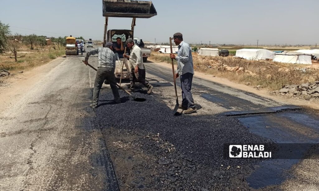 Partial maintenance of roads in the towns of al-Foua and Kafriya in northern Idlib – June 12, 2024 (Enab Baladi/Anas al-Khouli)