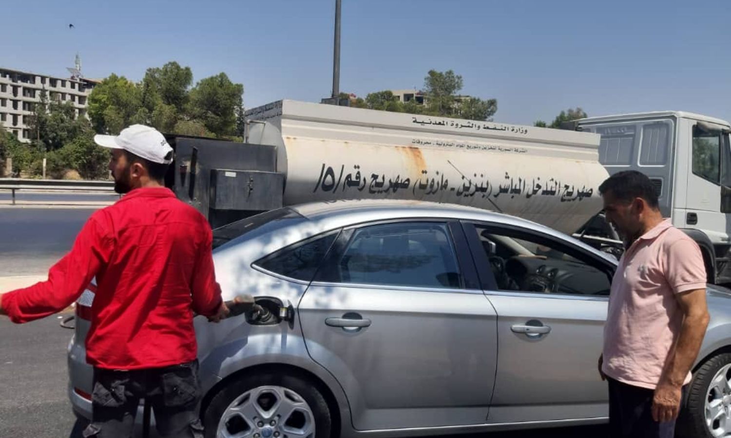 A worker at a fuel station refuels a car in Syria within regime-controlled areas - August 18, 2023 (Ministry of Oil and Mineral Resources/Facebook)