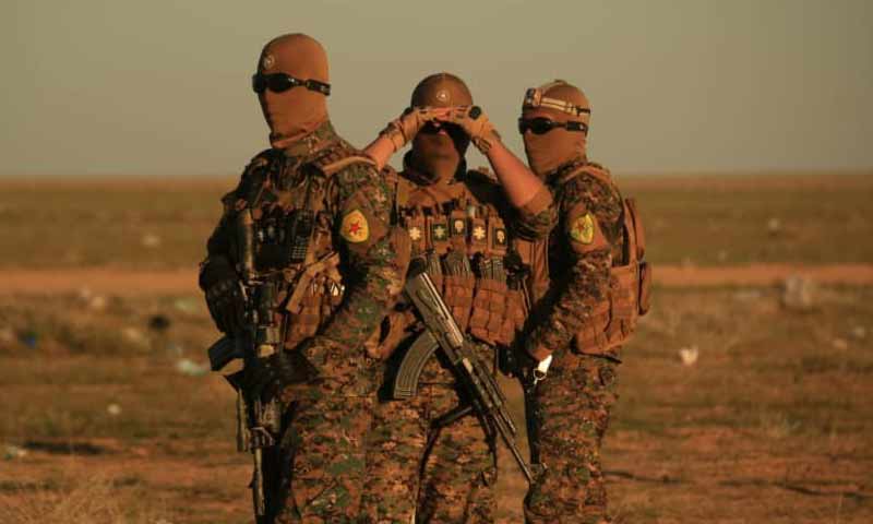 Fighters from the SDF near the town of al-Baghouz in the eastern countryside of Deir Ezzor - March 1, 2019 (Hawar news agency)