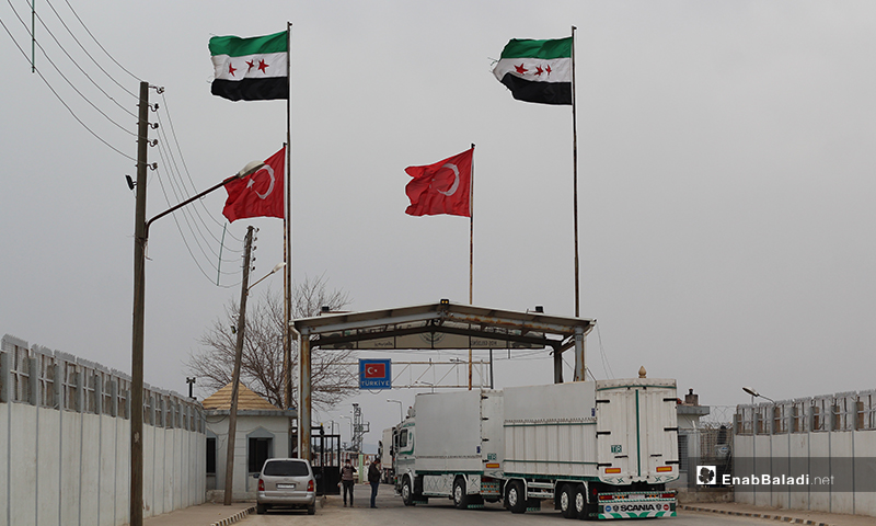 An aspect of preventive measures at the Bab al-Salamah border crossing with Turkey, north of Aleppo, to prevent the spread of COVID-19 through the inspection of all arrivals and departures via the crossing – March 12, 2020 (Enab Baladi)