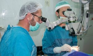 Cornea transplantation for a young man whose cornea lost its function in the ophthalmic surgery department at Bab al-Hawa Hospital – Aug 2016 (Bab al-Hawa Hospital/Facebook)