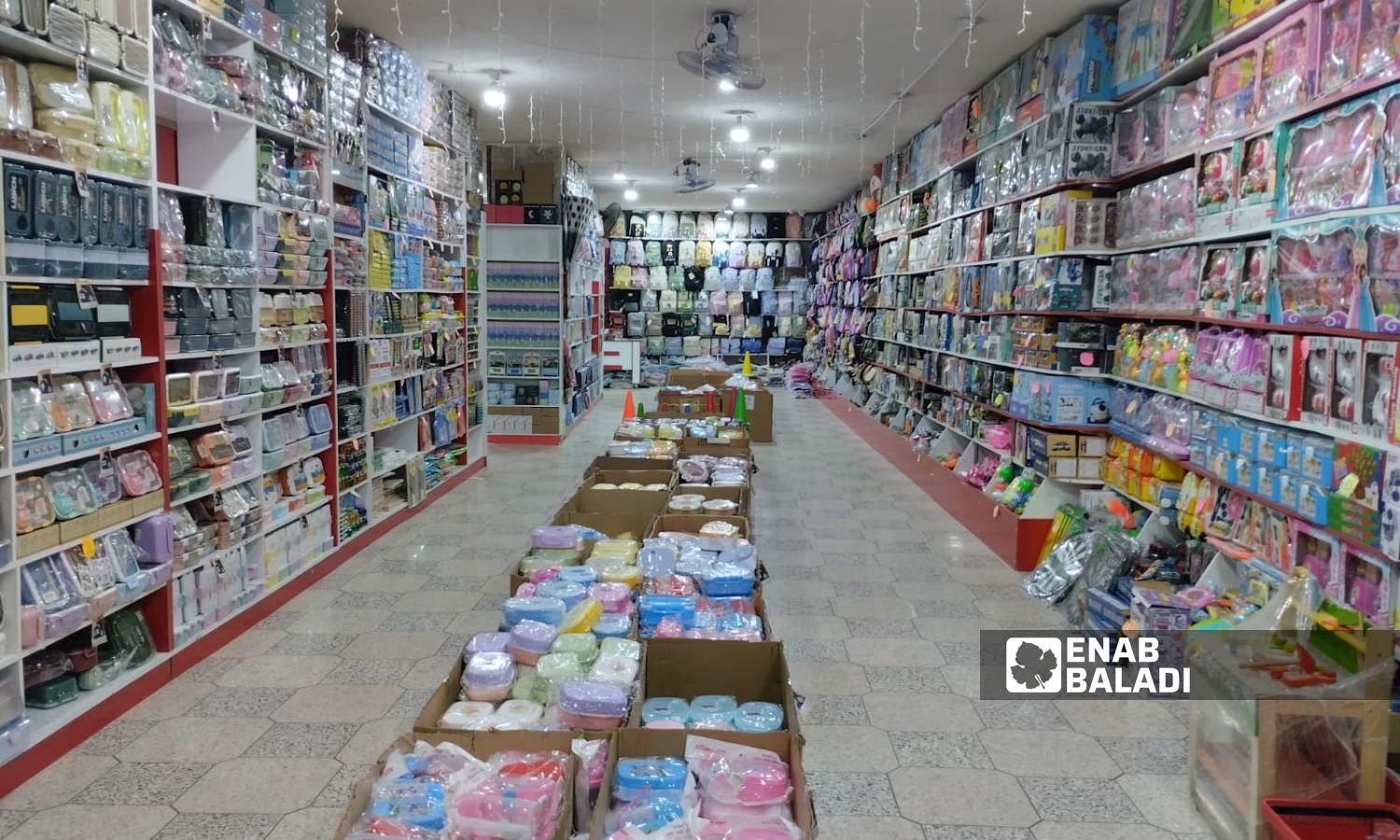 Parents in Idlib turn to sales and discounts to buy stationery for their children - September 22, 2024 (Enab Baladi/Samah Alloush)