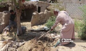 Preparing clay for oven making in rural Deir Ezzor - July 23, 2024 (Enab Baladi/Obadah al-Sheikh)