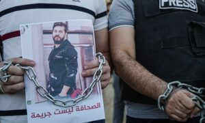 Image of journalist Karam Kellieh held by media professionals during a protest in Idlib - August 27, 2024 (Hashim al-Abdullah/Facebook)