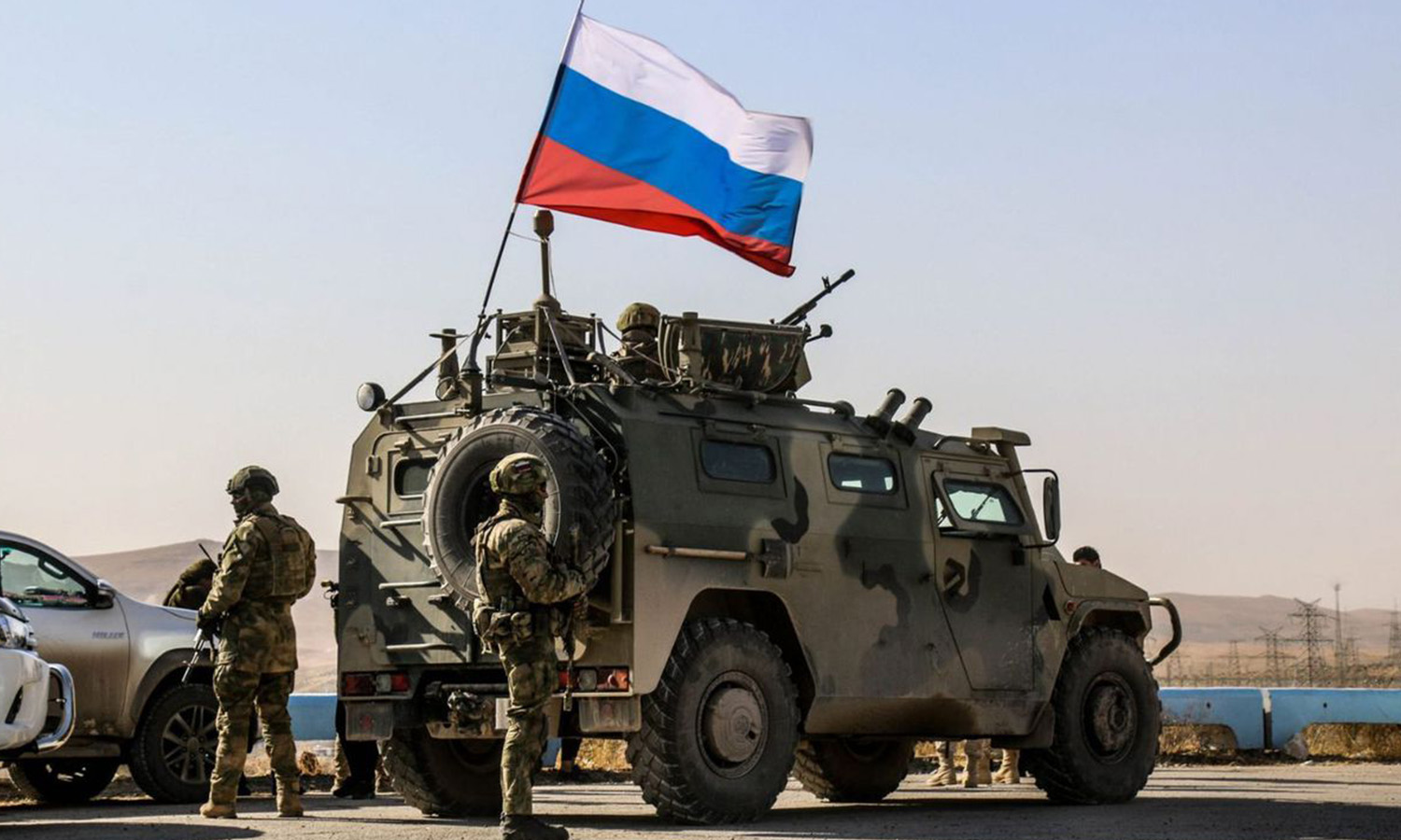 Russian forces cross the road connecting Tal Tamr and Ain Issa (North Press Agency)