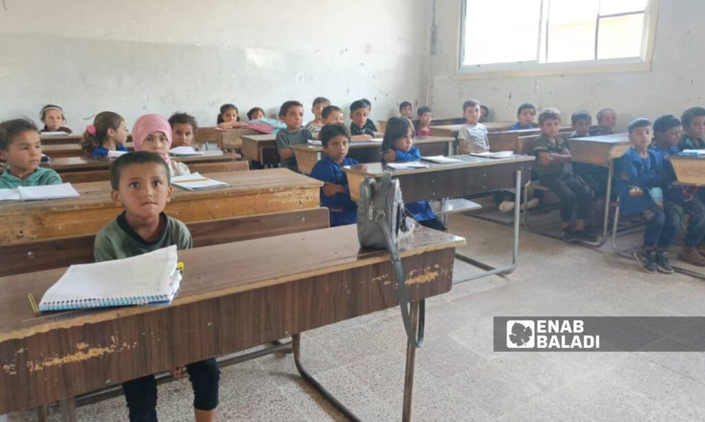 Students in a lesson at a school in the town of al-Jurzi in the eastern countryside of Deir Ezzor - September 12, 2024 (Enab Baladi/Obadah al-Sheikh)