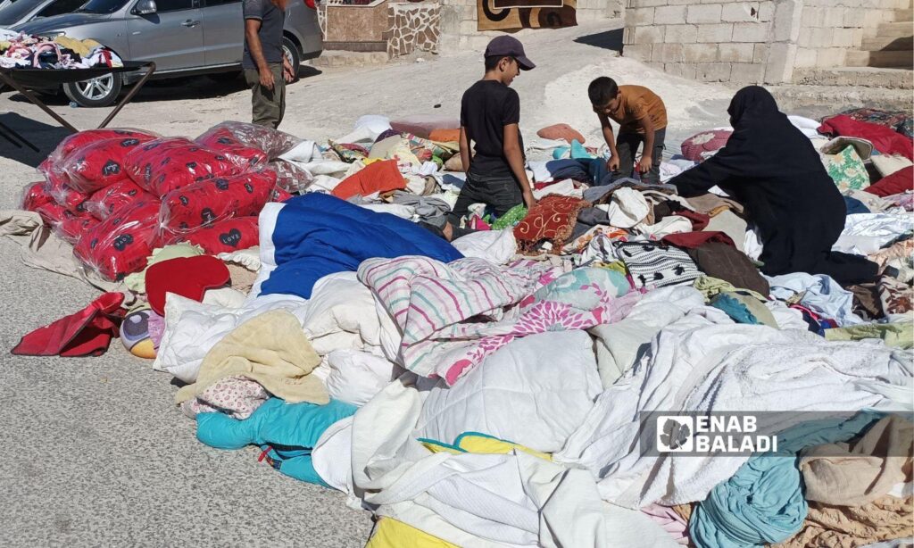 People with limited income buy their necessities from stalls in Idlib - September 28, 2024 (Enab Baladi/Samah Alloush)