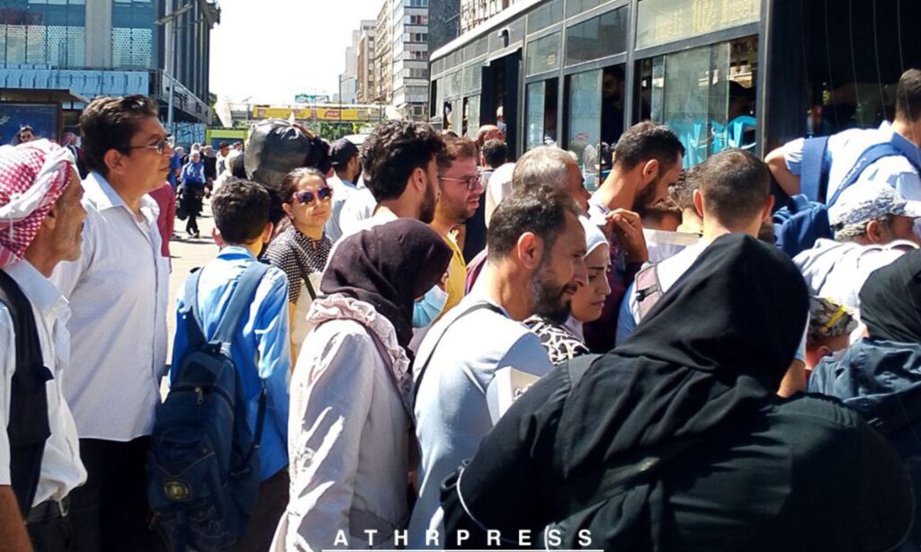 Crowds of people queuing at a bus in al-Thawra Street in Damascus due to fuel crisis - September 11, 2024 (Athr Press)