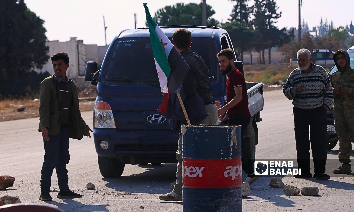 Protesters blocked the Abu al-Zandeen crossing road between areas controlled by the regime and the opposition near the city of al-Bab, eastern Aleppo - November 4, 2024 (Enab Baladi/Walid al-Idlibi)
