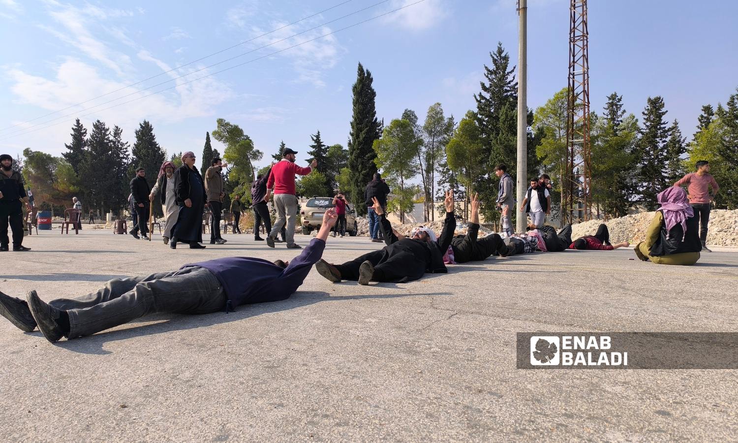 Protesters blocked the Abu al-Zandeen crossing road between areas controlled by the regime and the opposition near the city of al-Bab, eastern Aleppo - November 4, 2024 (Enab Baladi/Walid al-Idlibi)
