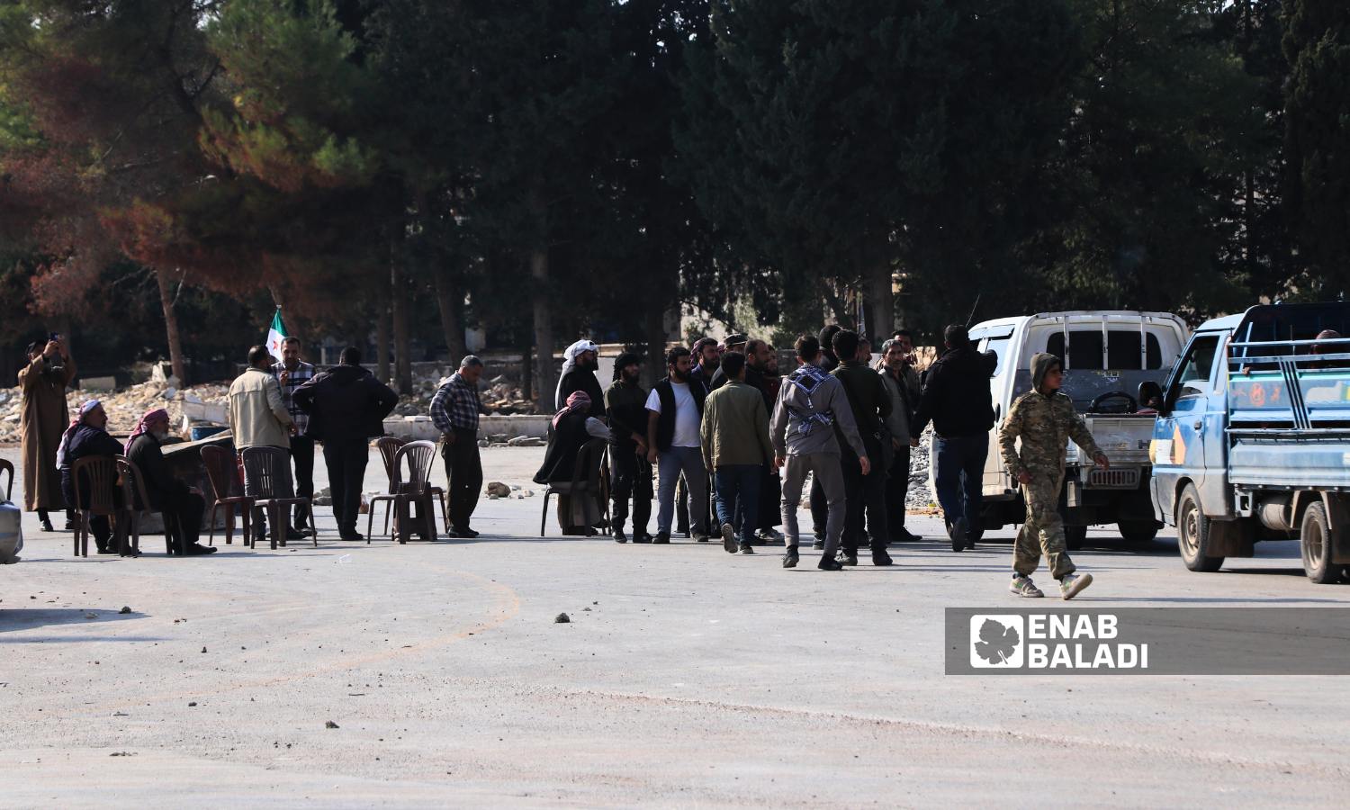 Protesters blocked the Abu al-Zandeen crossing road between areas controlled by the regime and the opposition near the city of al-Bab, eastern Aleppo - November 4, 2024 (Enab Baladi/Walid al-Idlibi)
