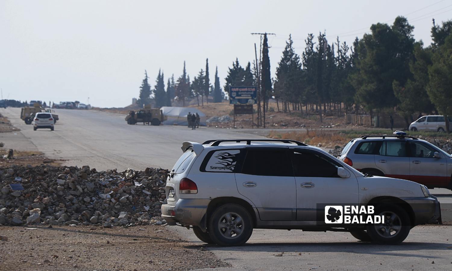 Protesters blocked the road one kilometer from the Abu al-Zandeen crossing near al-Bab, eastern Aleppo - November 4, 2024 (Enab Baladi/Walid al-Idlibi)
