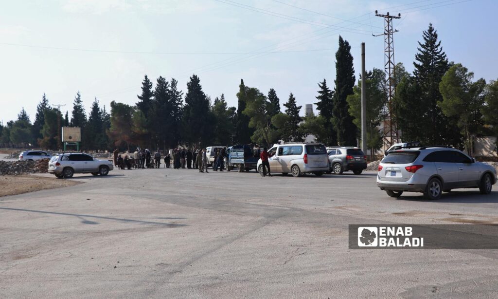 Protesters blocked the Abu al-Zandeen crossing road between areas controlled by the regime and the opposition near the city of al-Bab, eastern Aleppo - November 4, 2024 (Enab Baladi/Walid al-Idlibi)