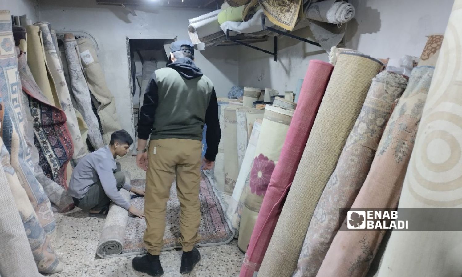 The sale of used carpets is becoming more active with the arrival of winter in the city of Idlib - October 29, 2024 (Enab Baladi/Samah Alloush)