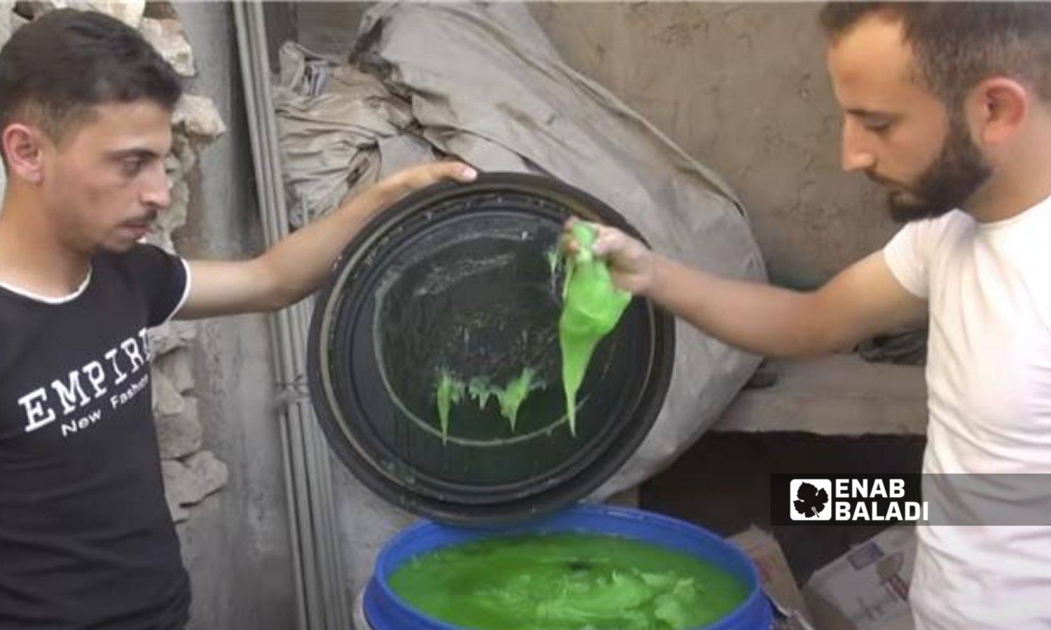 Locally made detergents compete with ready-made products in price and quality in Idlib - September 2023 (Enab Baladi)
