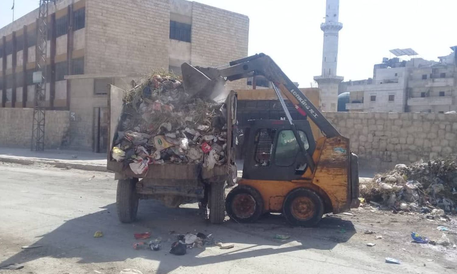 Emptying trash containers in the neighborhoods of the city of Aleppo - August 24, 2024 (Aleppo City Council/Facebook)