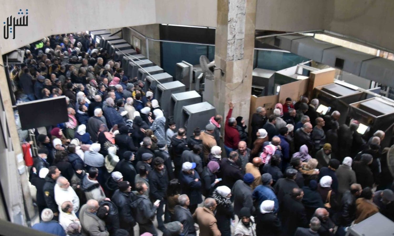 Crowds at the Syrian Commercial Bank wait in line to collect their financial grants - December 21, 2022 (Tishreen newspaper)