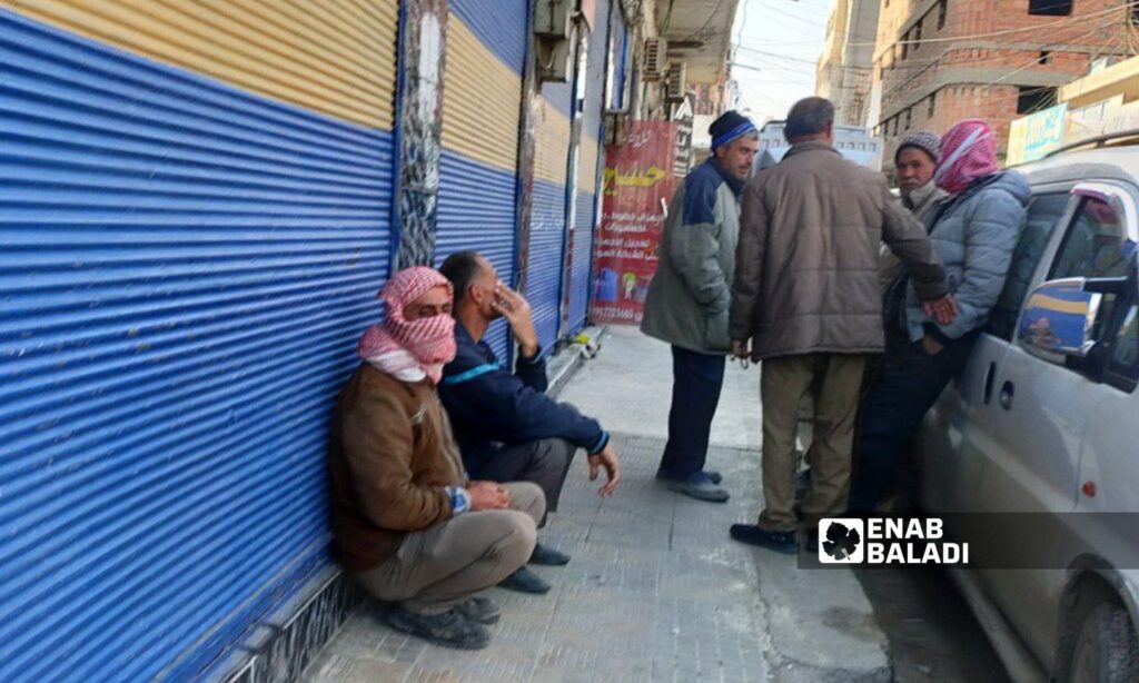 Day laborers waiting for a job opportunity in Qamishli - November 13, 2024 (Enab Baladi/Majd al-Salem)