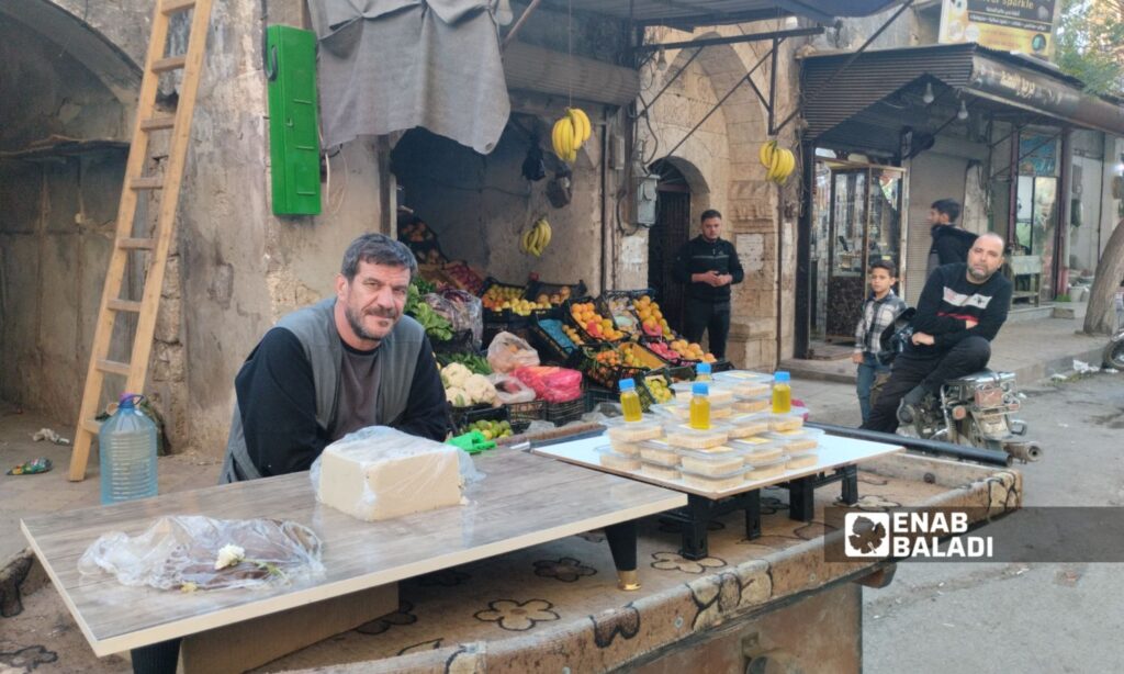 Sweet sales carts flourish in the winter season in Idlib - November 17, 2024 (Enab Baladi/Samah Alloush)