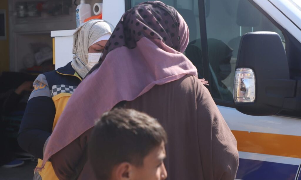 The Syria Civil Defence team provides services to Syrian families that arrived in northwest Syria from Lebanon - October 10, 2024 (Syria Civil Defence)